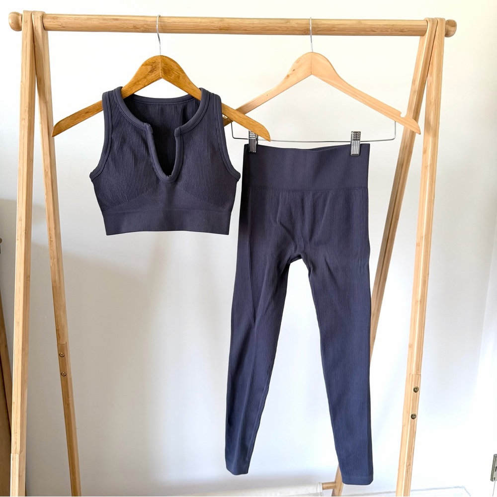 Ribbed V-neck Sports Bra & High Waisted Leggings Work Out Set in Charcoal - S